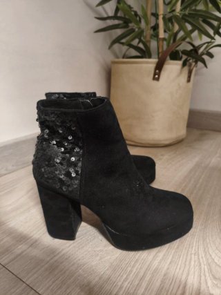 Botines negros con lentejuelas