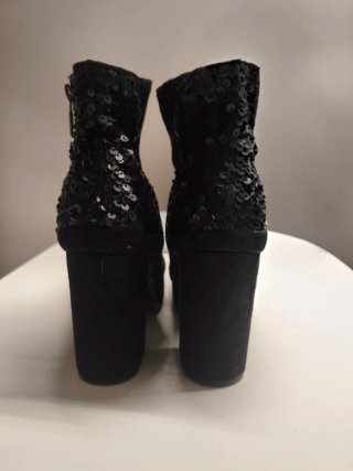 Botines negros con lentejuelas