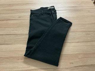 Pantalón elástico negro T.42
