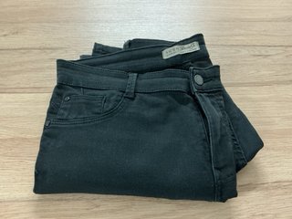 Pantalón elástico negro T.42
