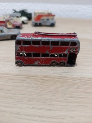 Autobús Lesney Rojo