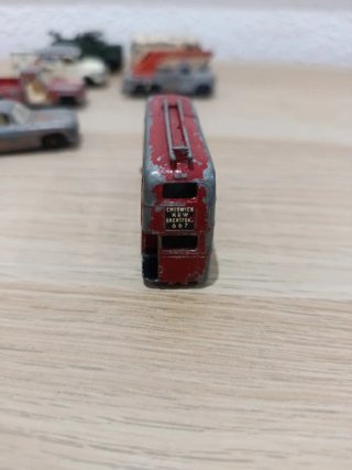 Autobús Lesney Rojo