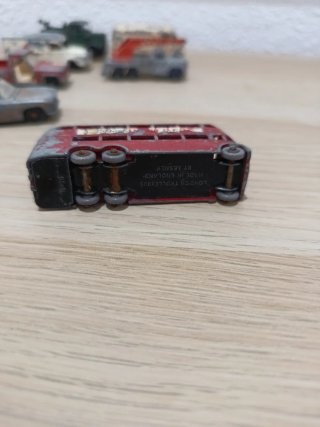 Autobús Lesney Rojo