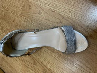 Tacones plateados con purpurina
