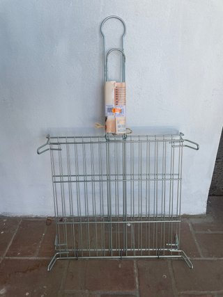 Parrilla doble de metal. Dimensión aprox 40x40 cm