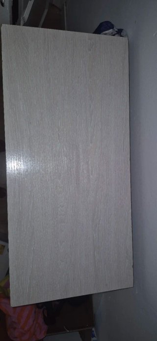 Cajonera / Cómoda de madera beige con tiradores ve