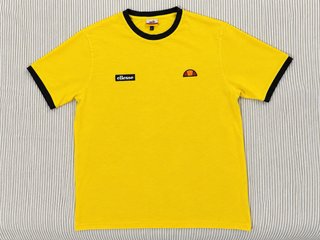 Camiseta Ellesse amarilla retro negra