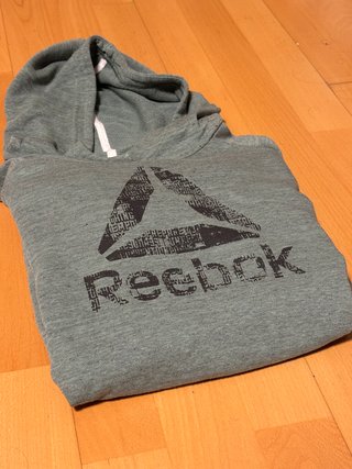 Sudadera Reebok con capucha gris