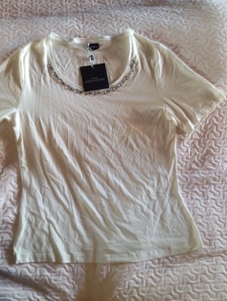 Blusa beige con pedrería