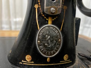 Máquina de coser Anker antigua