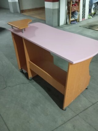 Escritorio ordenador con bandeja extraíble