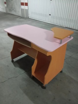 Escritorio ordenador con bandeja extraíble