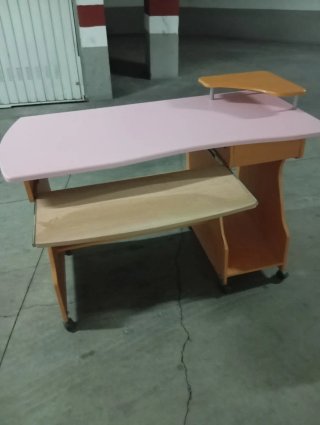 Escritorio ordenador con bandeja extraíble