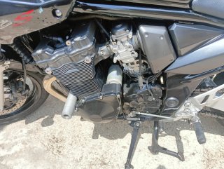 Suzuki Bandit Negra con Baúl