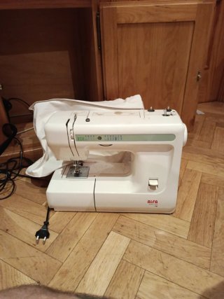 Máquina de coser Alfa modelo 2104
