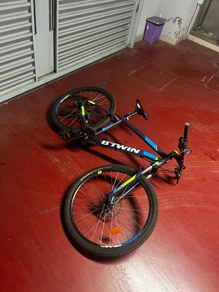 Bicicleta B'TWIN Azul y Negra