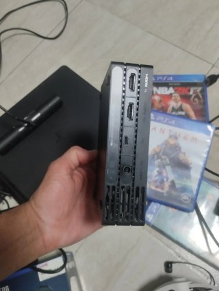 PS4 (PlayStation 4) Negra + Accesorios