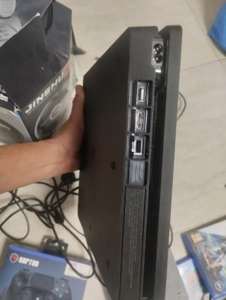 PS4 (PlayStation 4) Negra + Accesorios