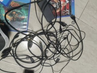 PS4 (PlayStation 4) Negra + Accesorios