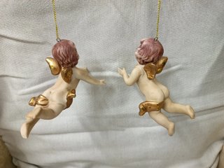 Pareja de angelitos decorativos