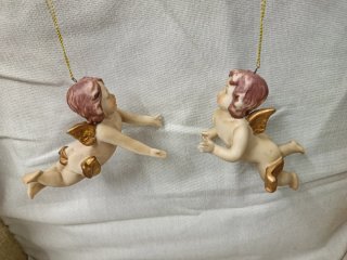 Pareja de angelitos decorativos