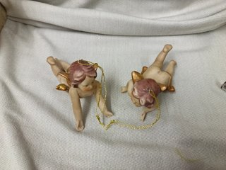Pareja de angelitos decorativos