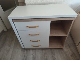 Escritorio blanco y madera con cajones y mesa gira