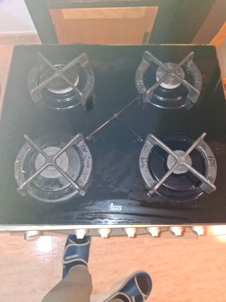 Placa de gas Teka 4 fuegos y horno eléctrico