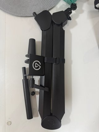 Brazo de micrófono negro plegable El Gato