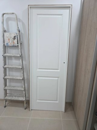 Puerta blanca interior