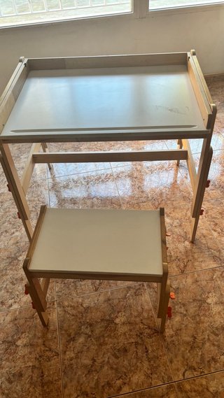 Escritorio infantil Ikea madera blanco y banqueta