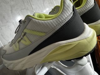 Zapatilla Calvin Klein Gris y Amarillo