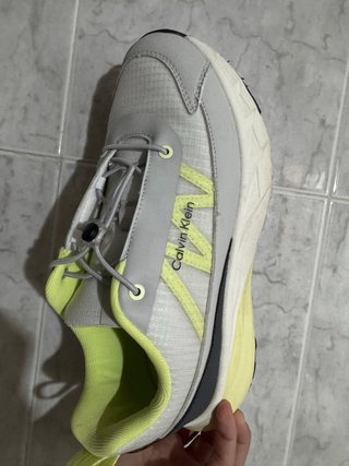 Zapatilla Calvin Klein Gris y Amarillo