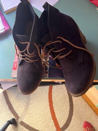 Botines de ante con cordones
