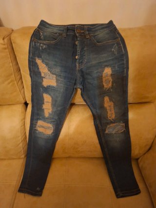Pantalón vaquero Zara Talla 36 desgastado