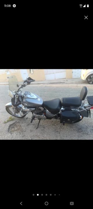 Moto Cruiser Plata y Negra