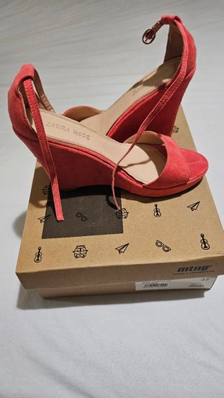 Sandalias cuña Laura Mode rojas
