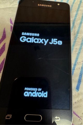 Samsung Galaxy J5 con schermo rotto