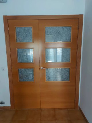 Puertas de madera maciza con cristal