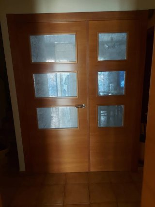 Puertas de madera maciza con cristal