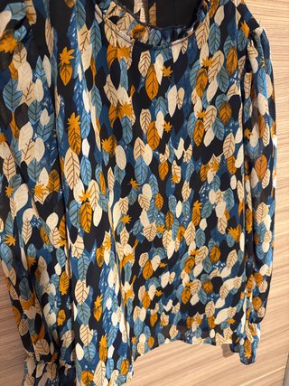 Blusa estampada hojas