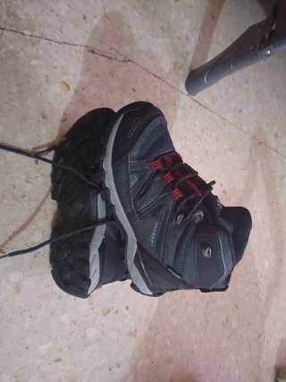 Botas de montaña CMP negras y rojas talla 31