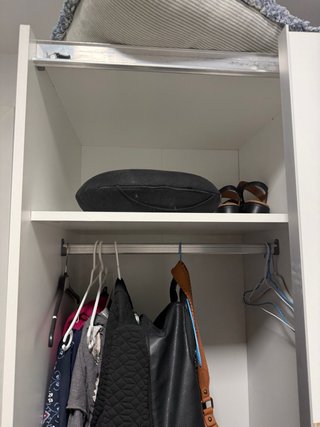 Armario grande blanco y madera