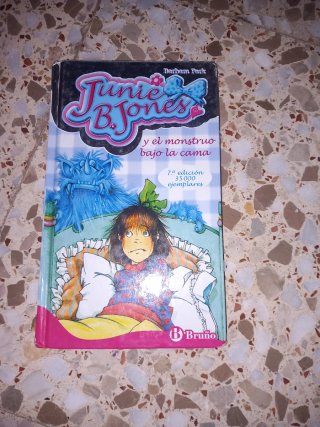Junie B. Jones y el monstruo bajo la cama