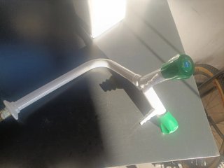 Grifo de laboratorio blanco