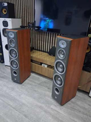 Altavoces JBL E80 Marrones