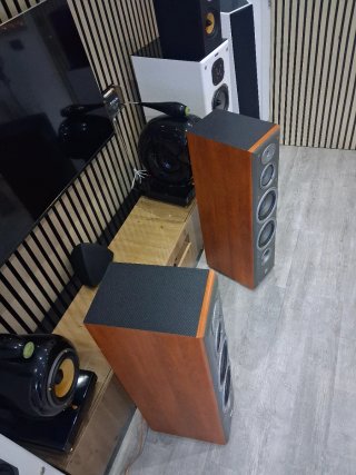 Altavoces JBL E80 Marrones