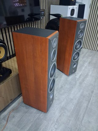 Altavoces JBL E80 Marrones