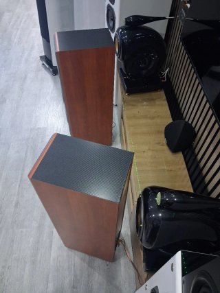 Altavoces JBL E80 Marrones