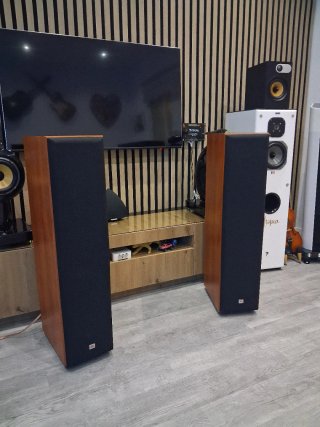 Altavoces JBL E80 Marrones